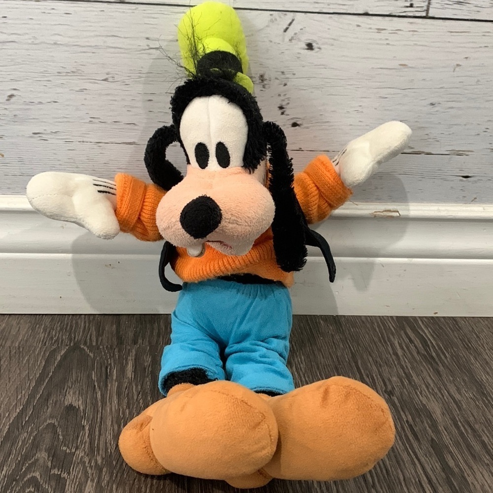Authentic Disney parks Goofy plush